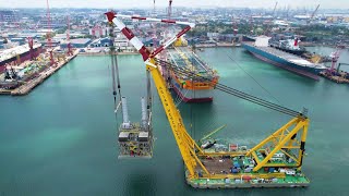 Prosperity FPSO topsides lifting [upl. by Tyrrell]