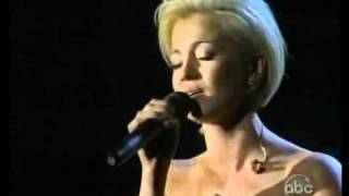 Kellie Pickler tearfully sings I Wonder CMA 11 07 07 [upl. by Giordano]