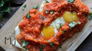 HUEVOS RANCHEROS  Receta mexicana [upl. by Rillis504]