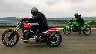 HarleyDavidson FXSB Breakout 103cui vs Kawasaki Z1000 [upl. by Lefkowitz]