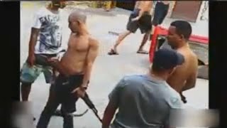 Policiais coloca câmera de segurança na rocinha e filma bandidos andando armados [upl. by Acirderf]