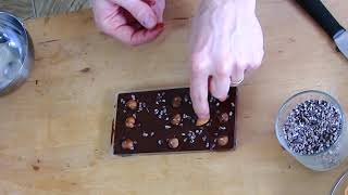 La technique pour faire une tablette de chocolat [upl. by Siladnerb]