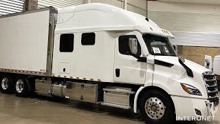 Freightliner Cascadia Extended Sleeper with Bathroom and Kitchen Long Haul Daimler Expedite Truck [upl. by Mandych746]