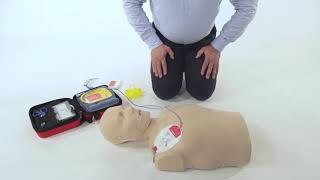 Come si Usa un Defibrillatore Semiautomatico HS1 [upl. by Htezil]