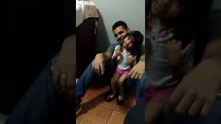 Filha brincando com o pai [upl. by Ahgiela]